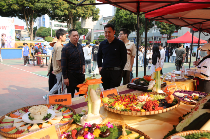 1743132981462016617.png 7张建勤观展_副本.png