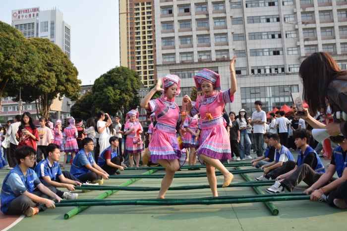 1743133038040027225.jpg 10竹竿舞_副本.jpg