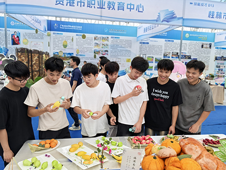 1747381611352030665.jpg 鉴定象形面点“真假”.jpg