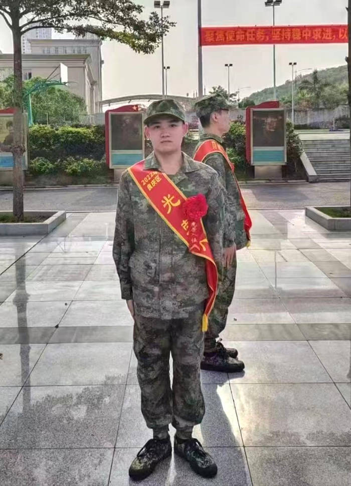 图1：我院校友黎宣2022年9月光荣入伍_副本.jpg